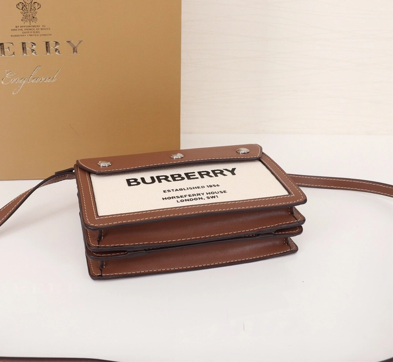 Burberry AAA Quality Messenger Bags For Women GoAnywhere 8331