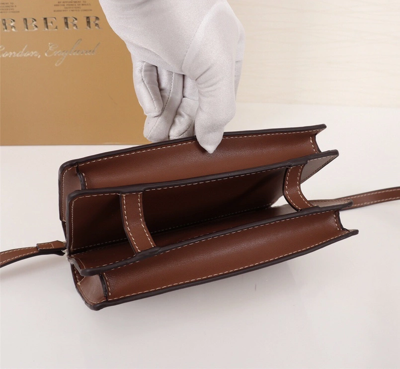Burberry AAA Quality Messenger Bags For Women GoAnywhere 8331