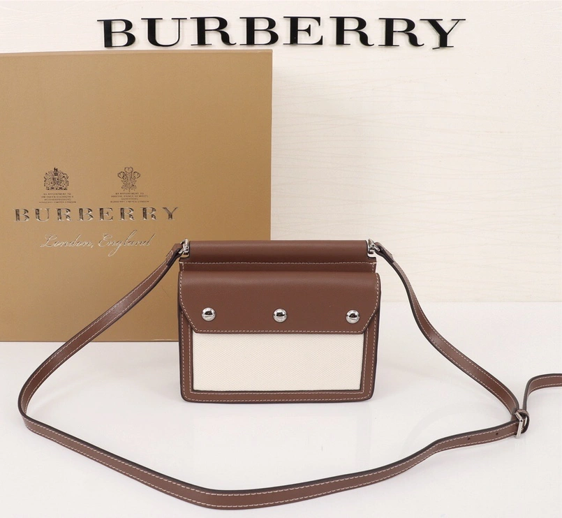 Burberry AAA Quality Messenger Bags For Women GoAnywhere 8331