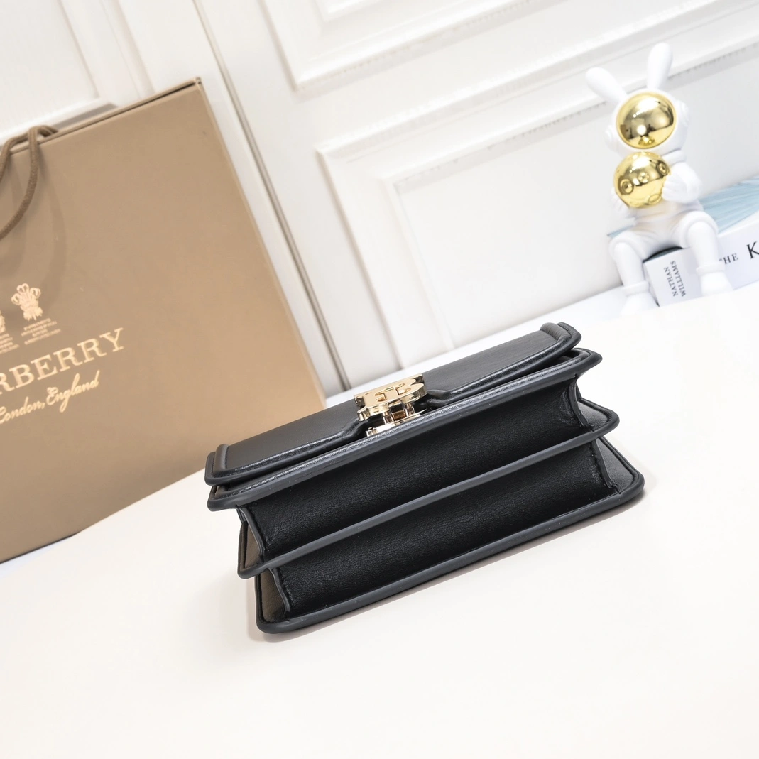 Burberry AAA Quality Messenger Bags For Women GoodFit 4294