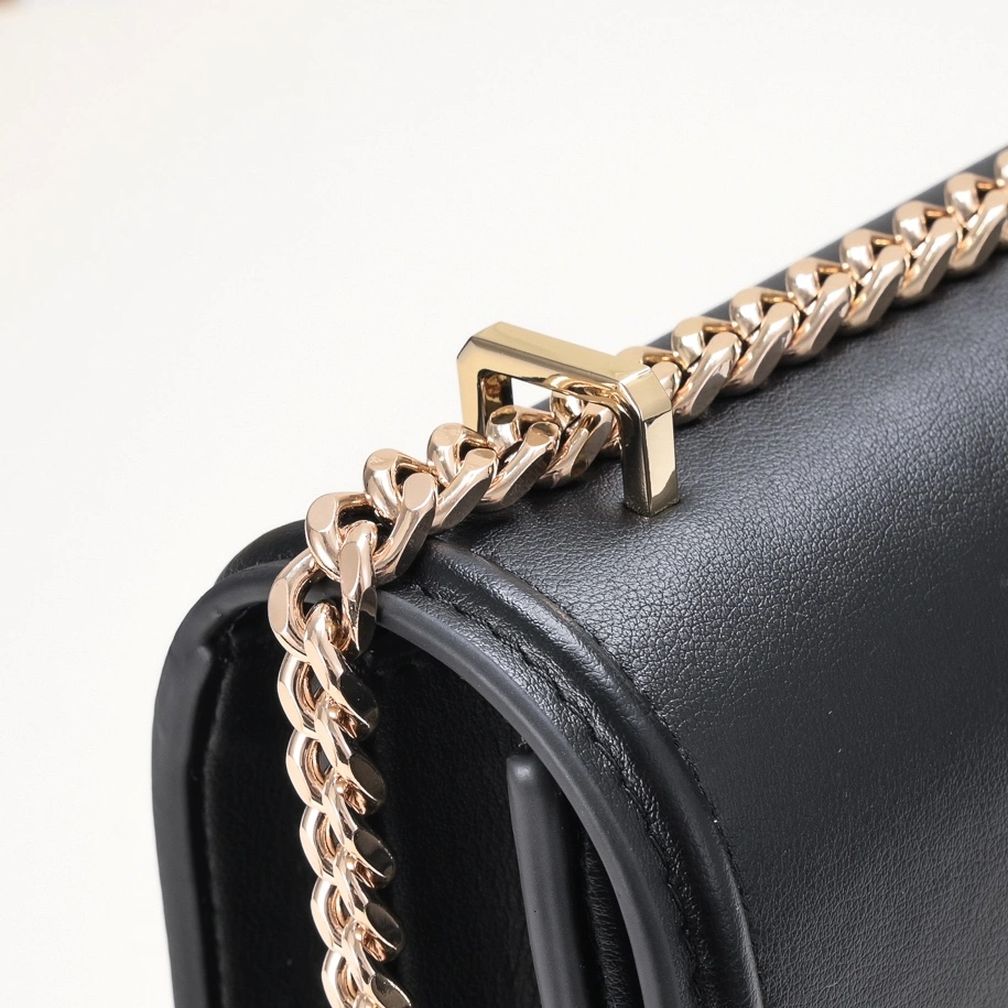 Burberry AAA Quality Messenger Bags For Women GoodFit 4294
