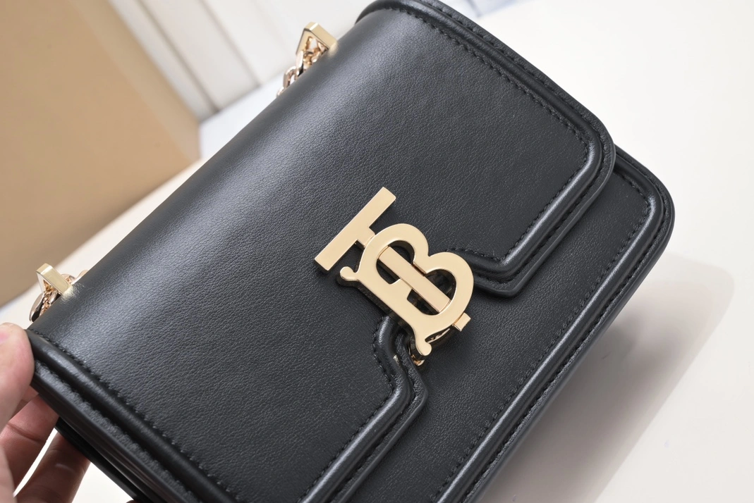 Burberry AAA Quality Messenger Bags For Women GoodFit 4294