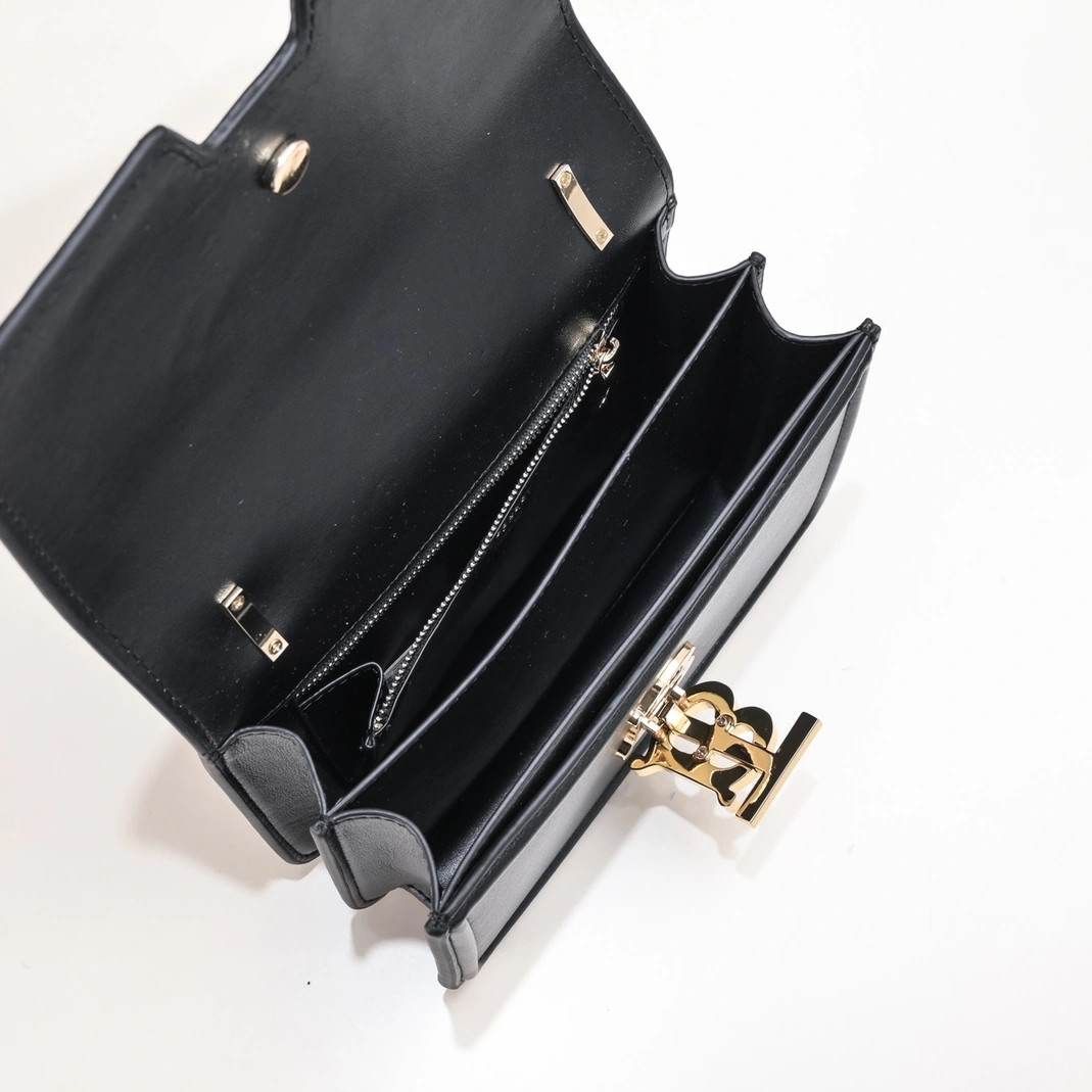 Burberry AAA Quality Messenger Bags For Women GoodFit 4294