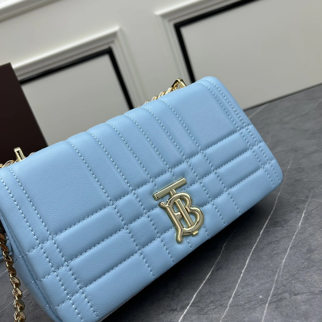Burberry AAA Quality Messenger Bags For Women GoodFit 659