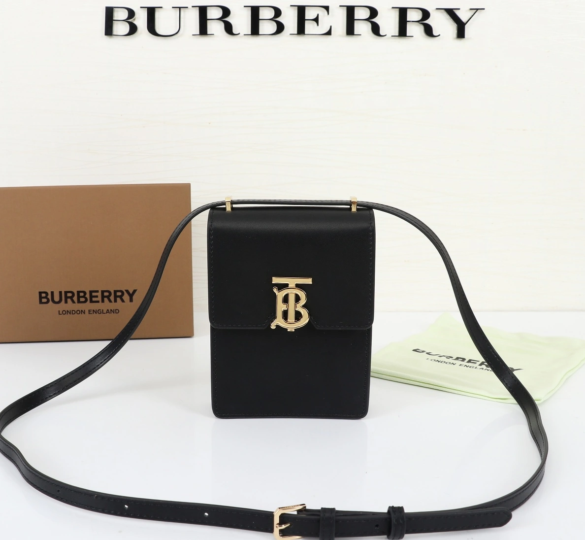Burberry AAA Quality Messenger Bags For Women HighQuality 2544
