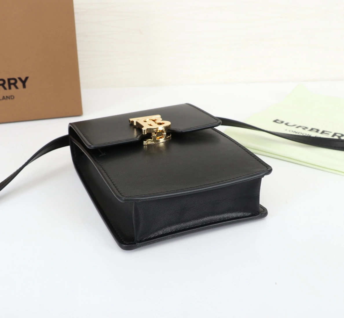 Burberry AAA Quality Messenger Bags For Women HighQuality 2544