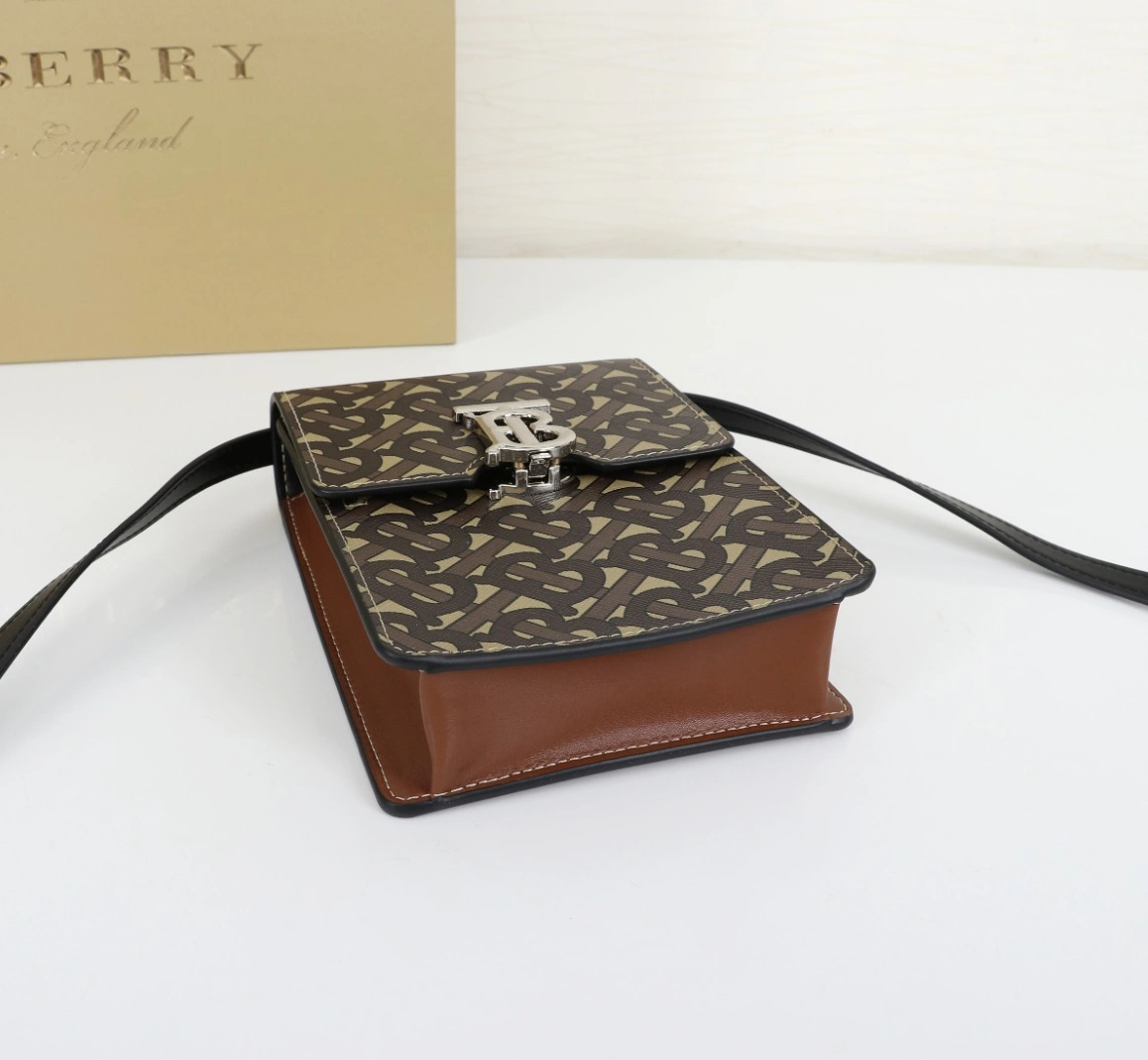 Burberry AAA Quality Messenger Bags For Women HighQuality 6372