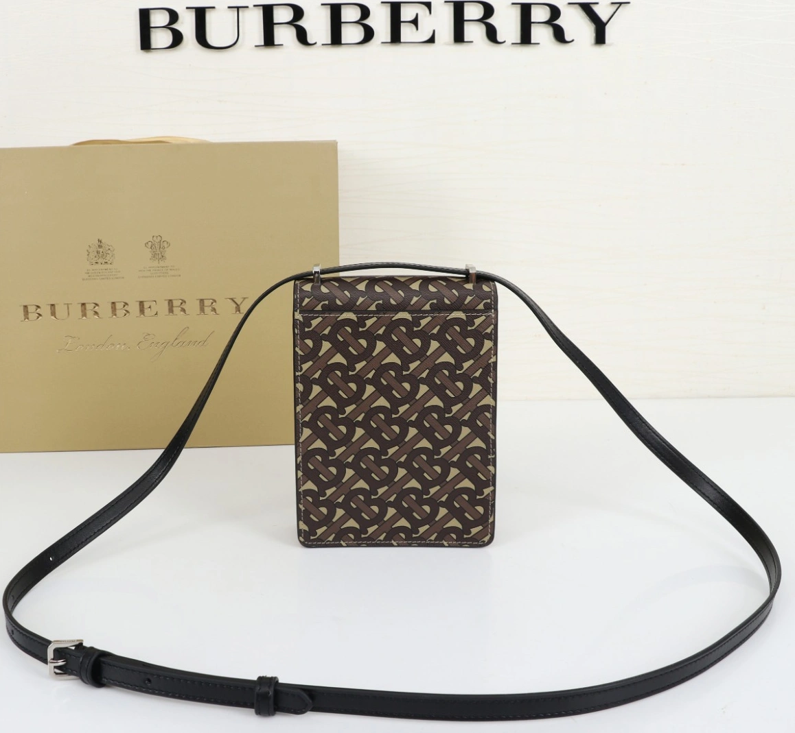 Burberry AAA Quality Messenger Bags For Women HighQuality 6372