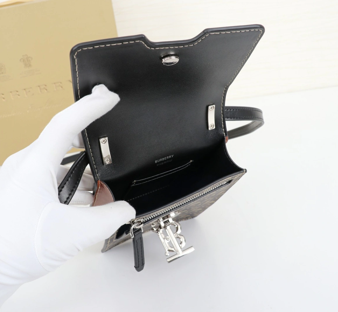Burberry AAA Quality Messenger Bags For Women HighQuality 6372