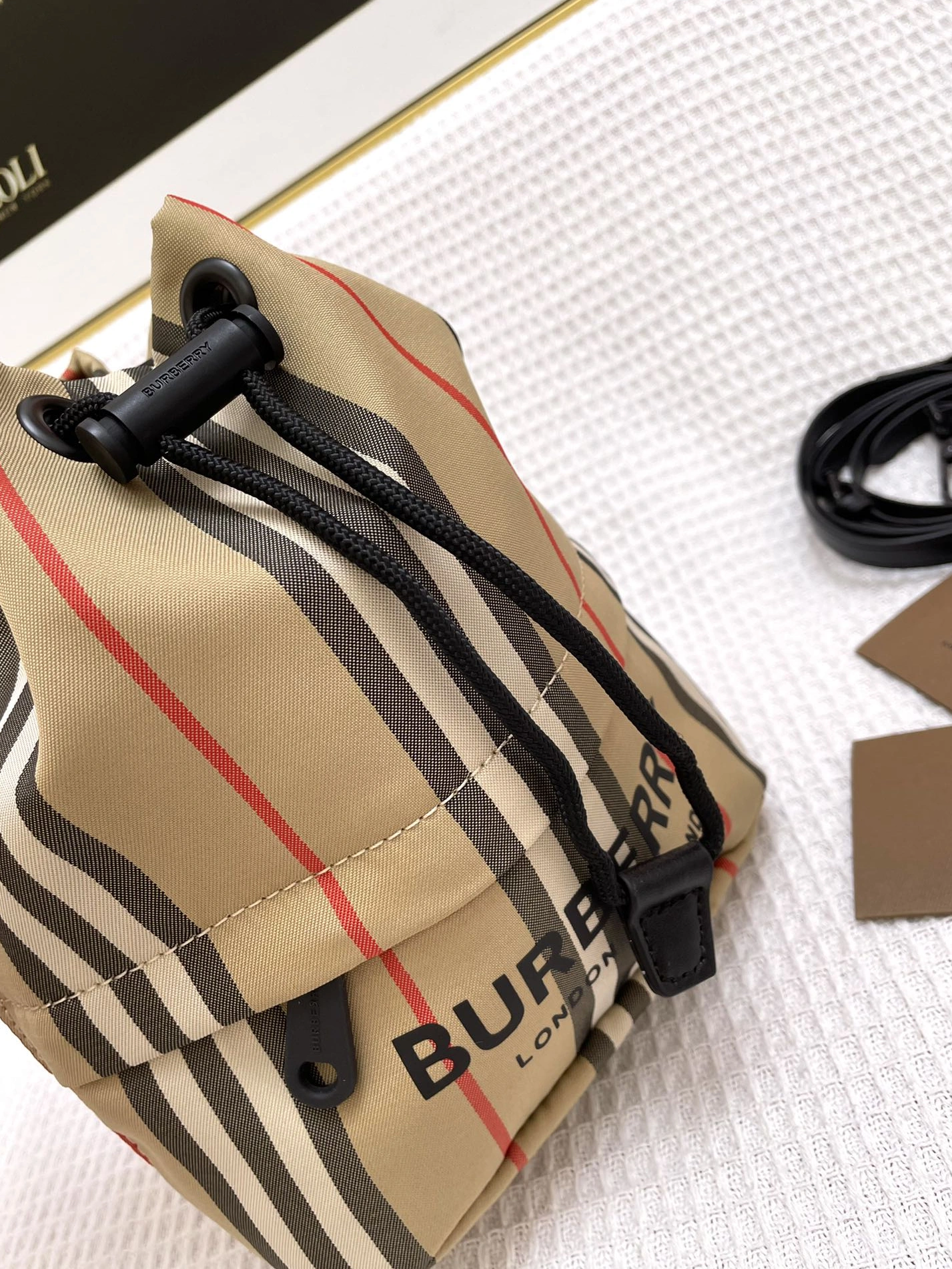Burberry AAA Quality Messenger Bags For Women Modern 2756