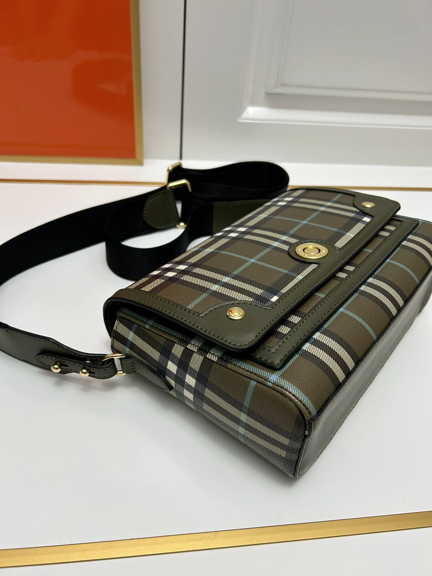 Burberry AAA Quality Messenger Bags For Women Modern 4002