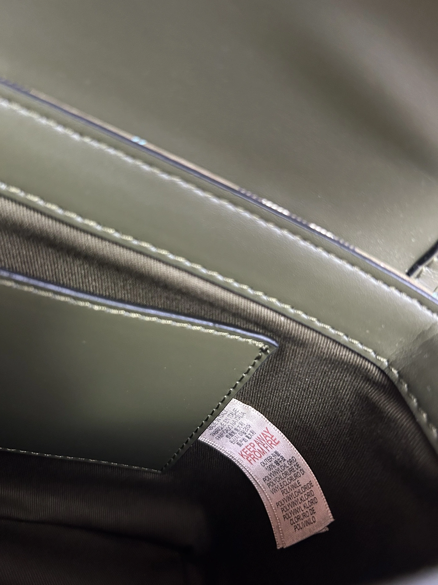 Burberry AAA Quality Messenger Bags For Women Modern 4002