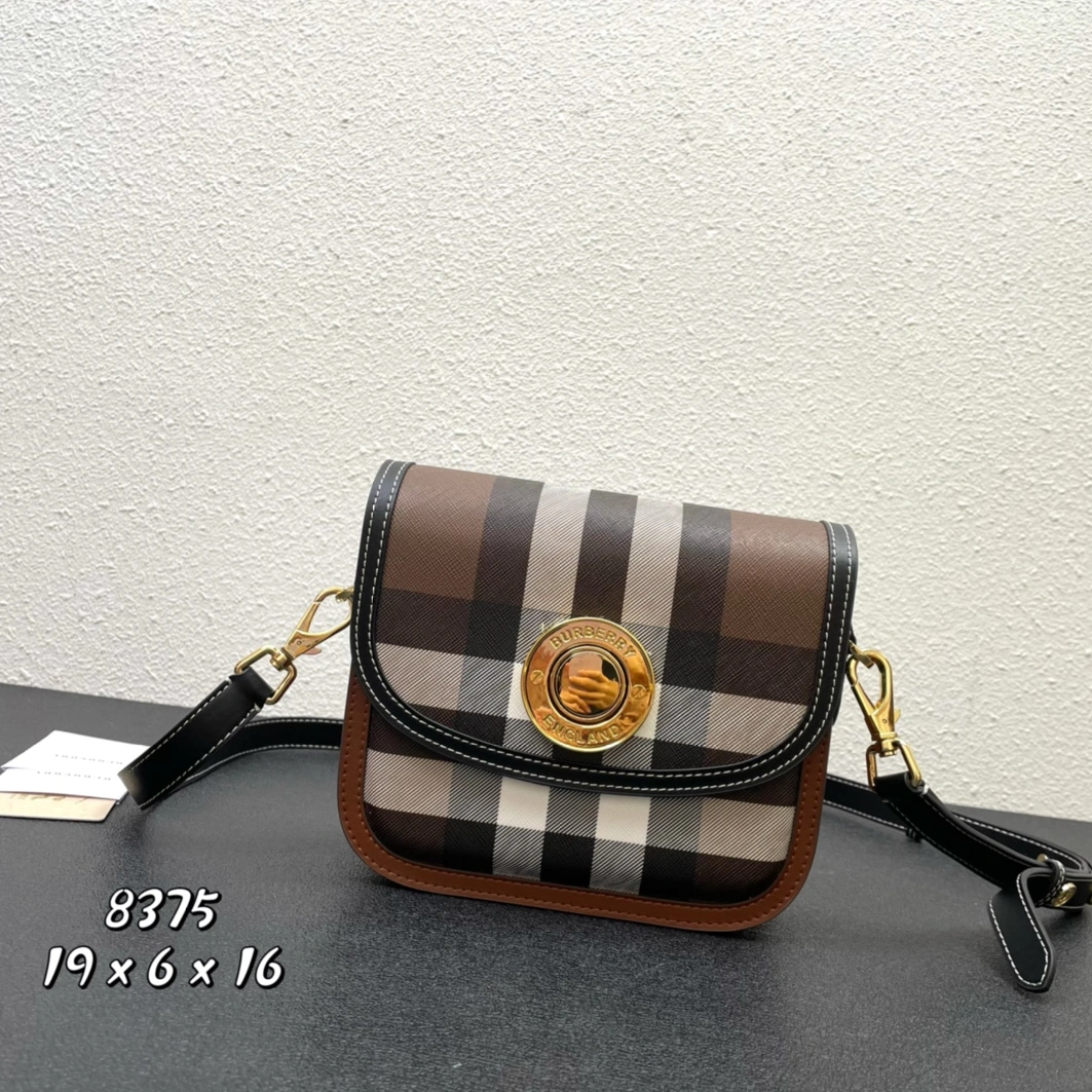 Burberry AAA Quality Messenger Bags For Women Popular 886