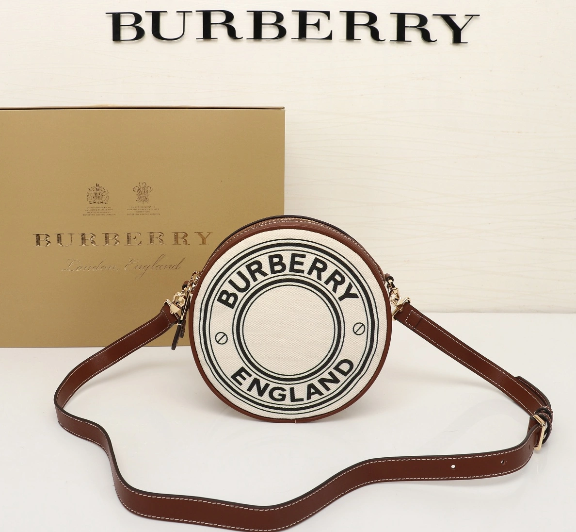 Burberry AAA Quality Messenger Bags For Women Practical 9805
