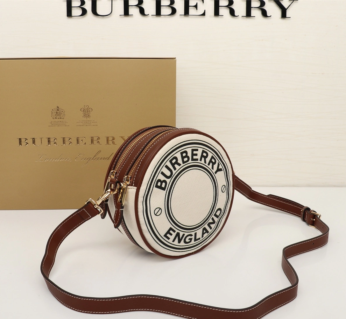 Burberry AAA Quality Messenger Bags For Women Practical 9805