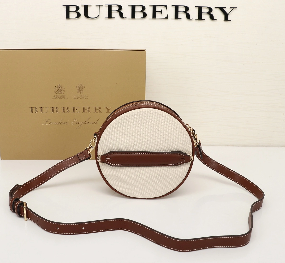 Burberry AAA Quality Messenger Bags For Women Practical 9805