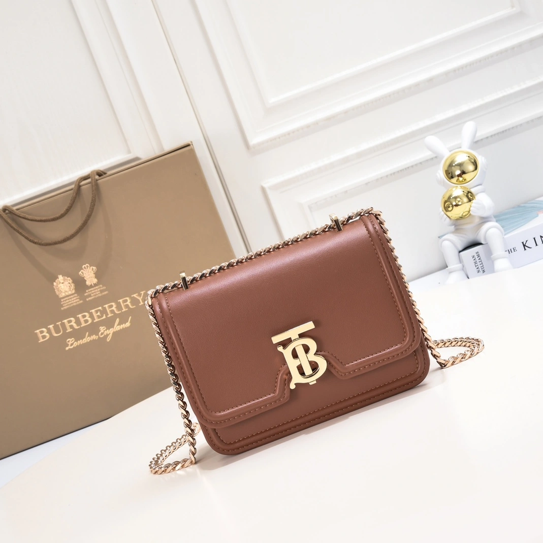 Burberry AAA Quality Messenger Bags For Women Resilient 3749