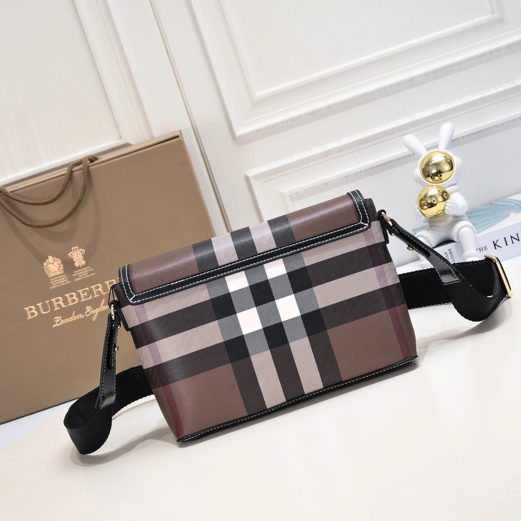 Burberry AAA Quality Messenger Bags For Women Sleek 4138