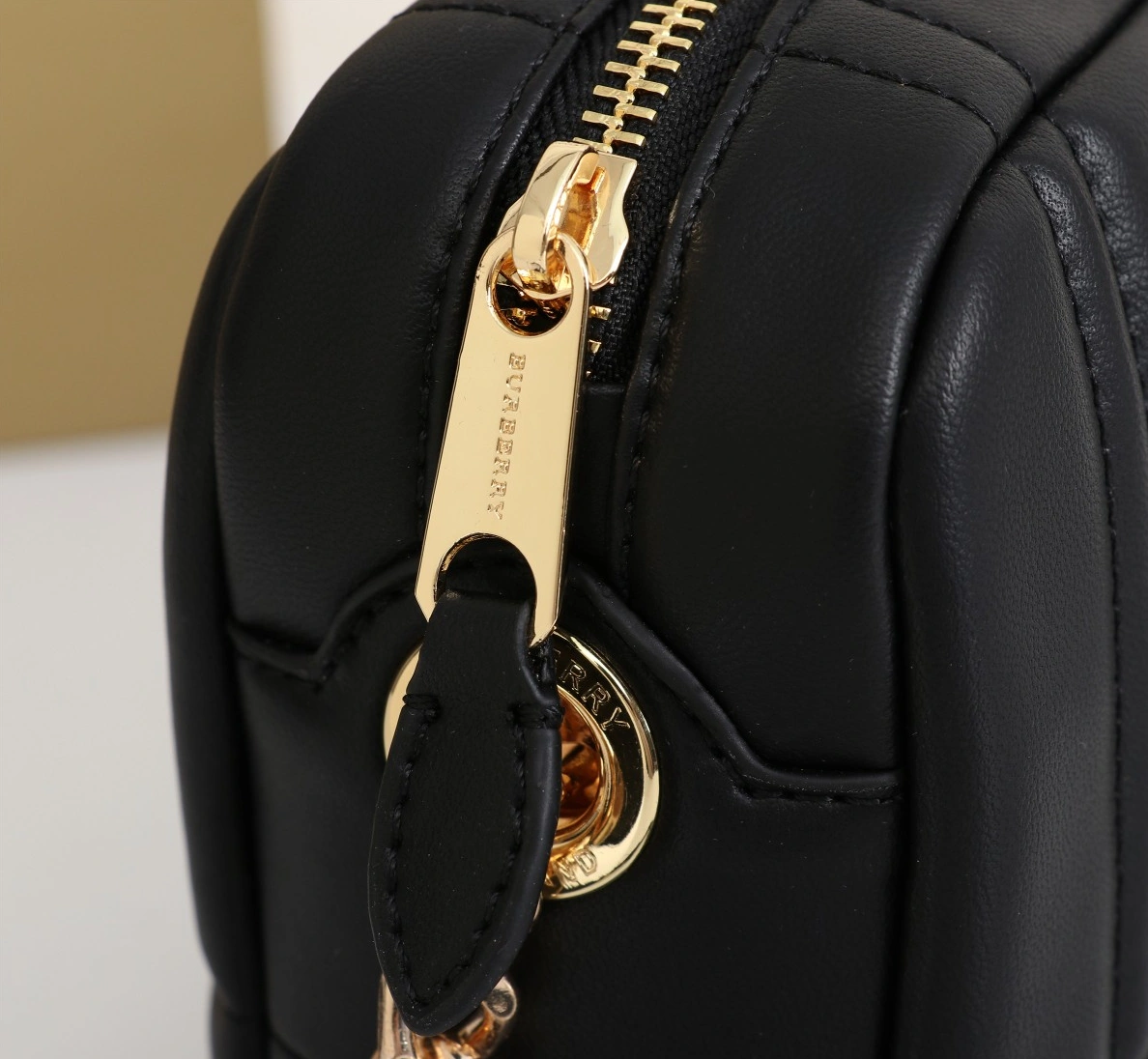 Burberry AAA Quality Messenger Bags For Women SmartChoice 3374