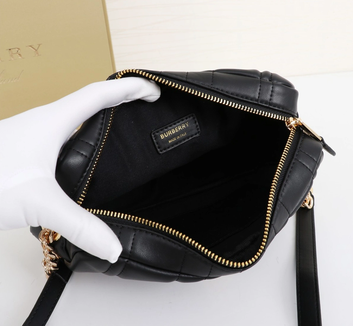 Burberry AAA Quality Messenger Bags For Women SmartChoice 3374