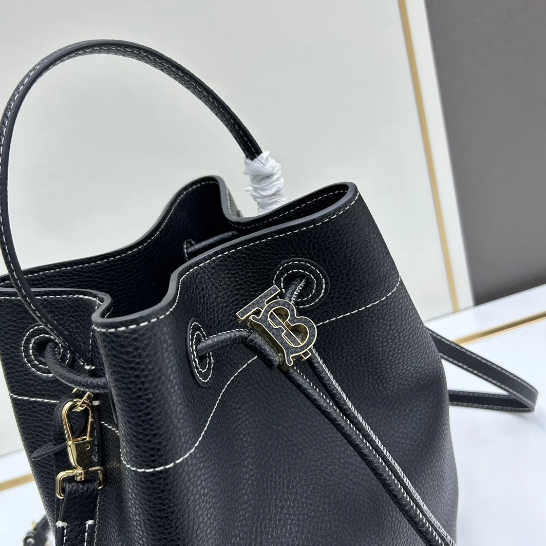Burberry AAA Quality Messenger Bags For Women SmartChoice 4319