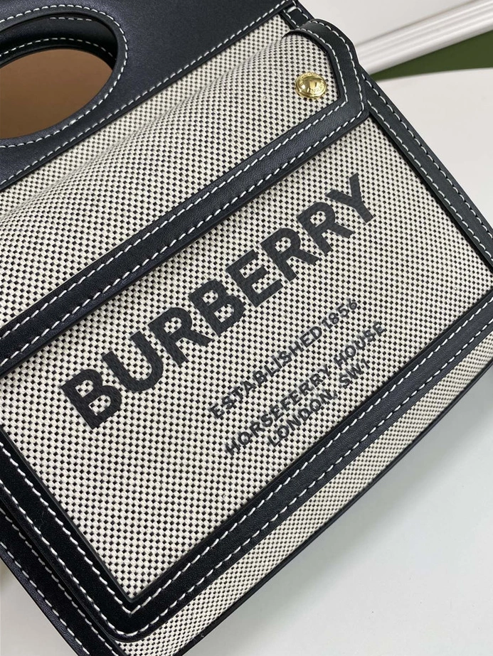 Burberry AAA Quality Messenger Bags For Women Soft 608