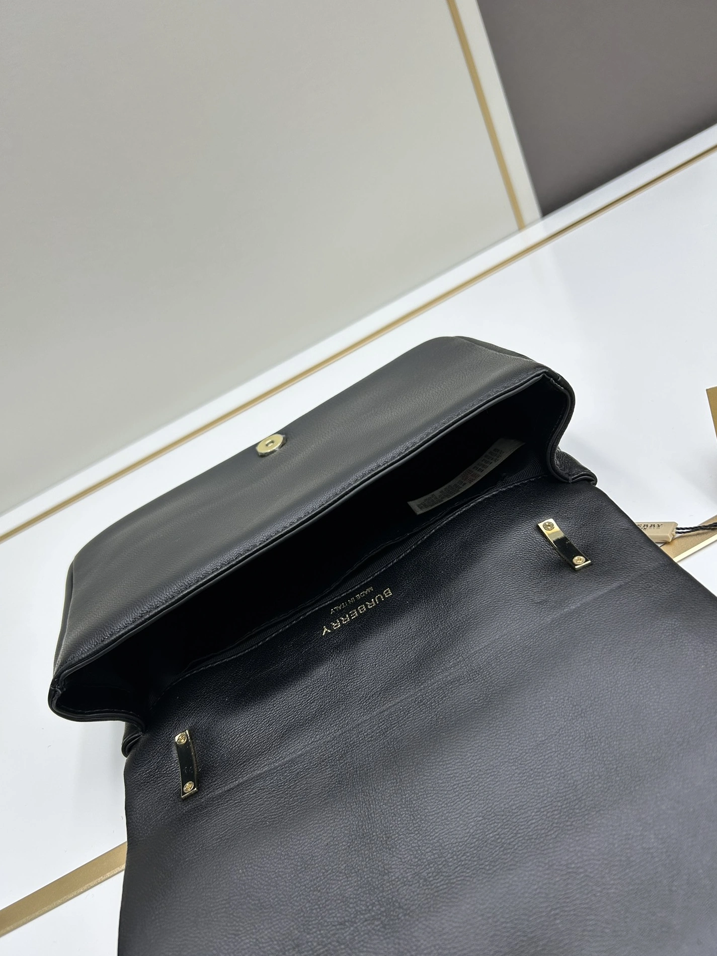 Burberry AAA Quality Messenger Bags For Women Sophisticated 5406
