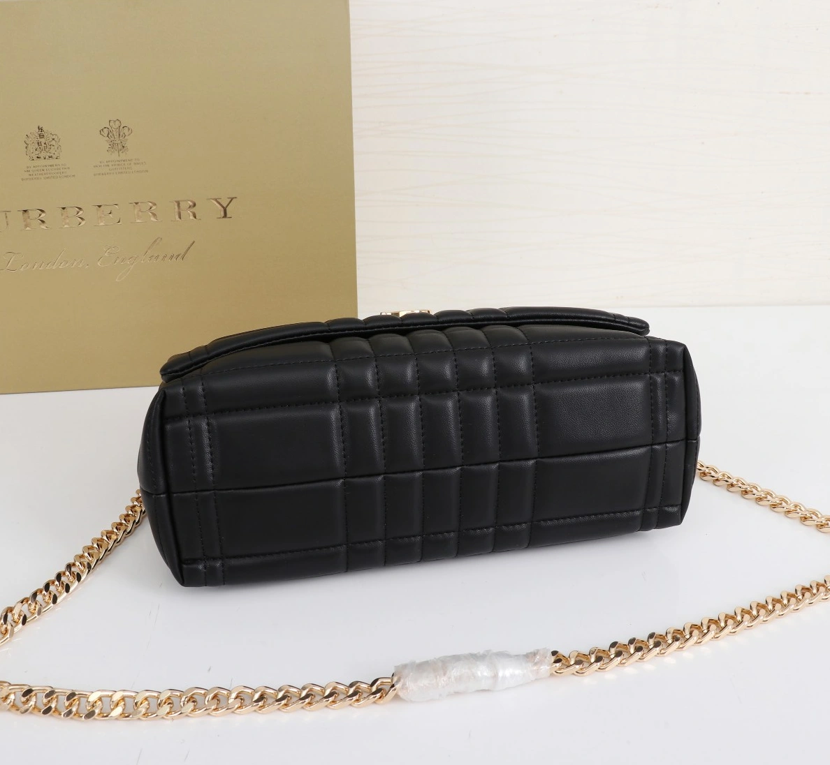 Burberry AAA Quality Messenger Bags For Women Unique 8568