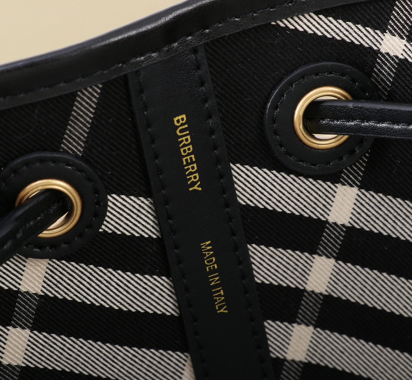 Burberry AAA Quality Messenger Bags For Women UrbanStyle 3953