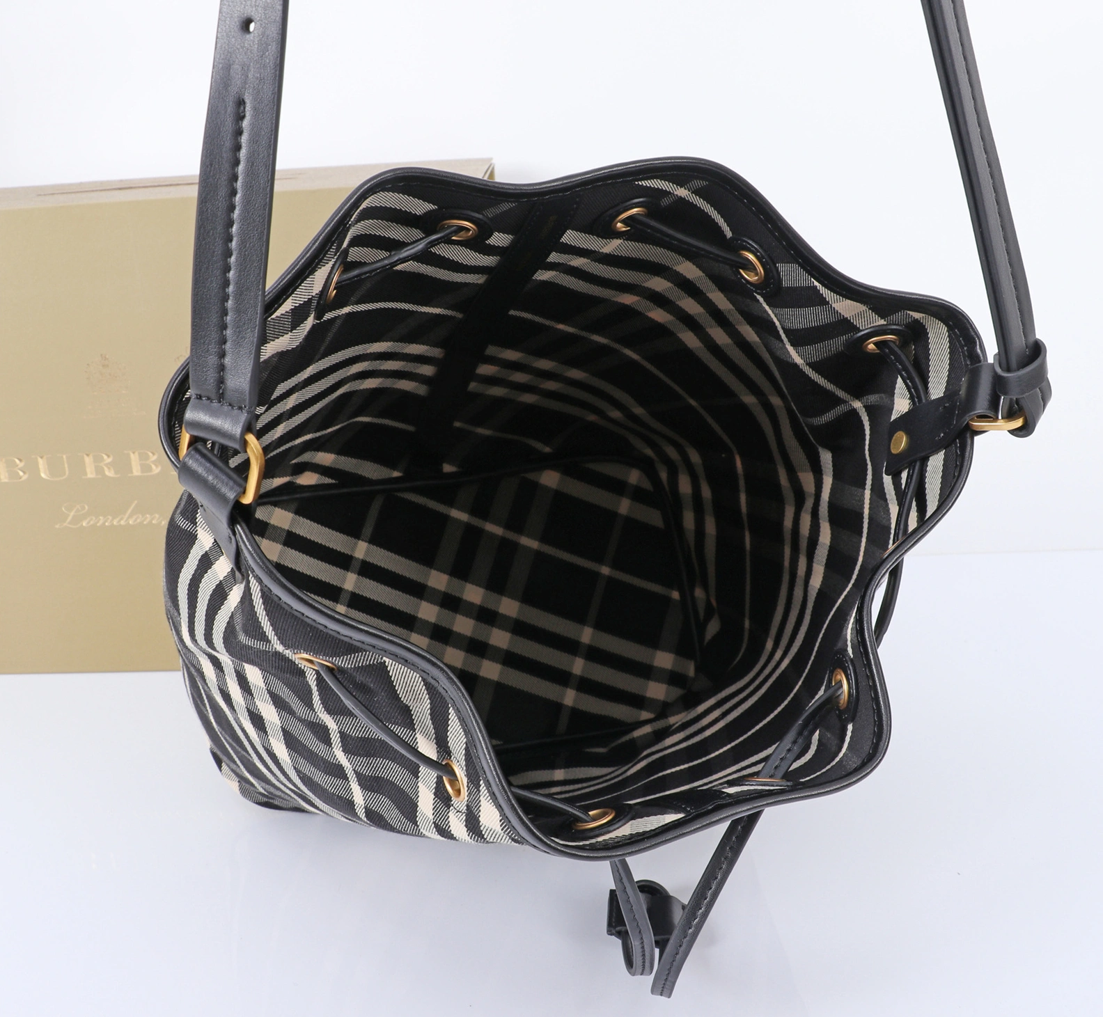 Burberry AAA Quality Messenger Bags For Women UrbanStyle 3953