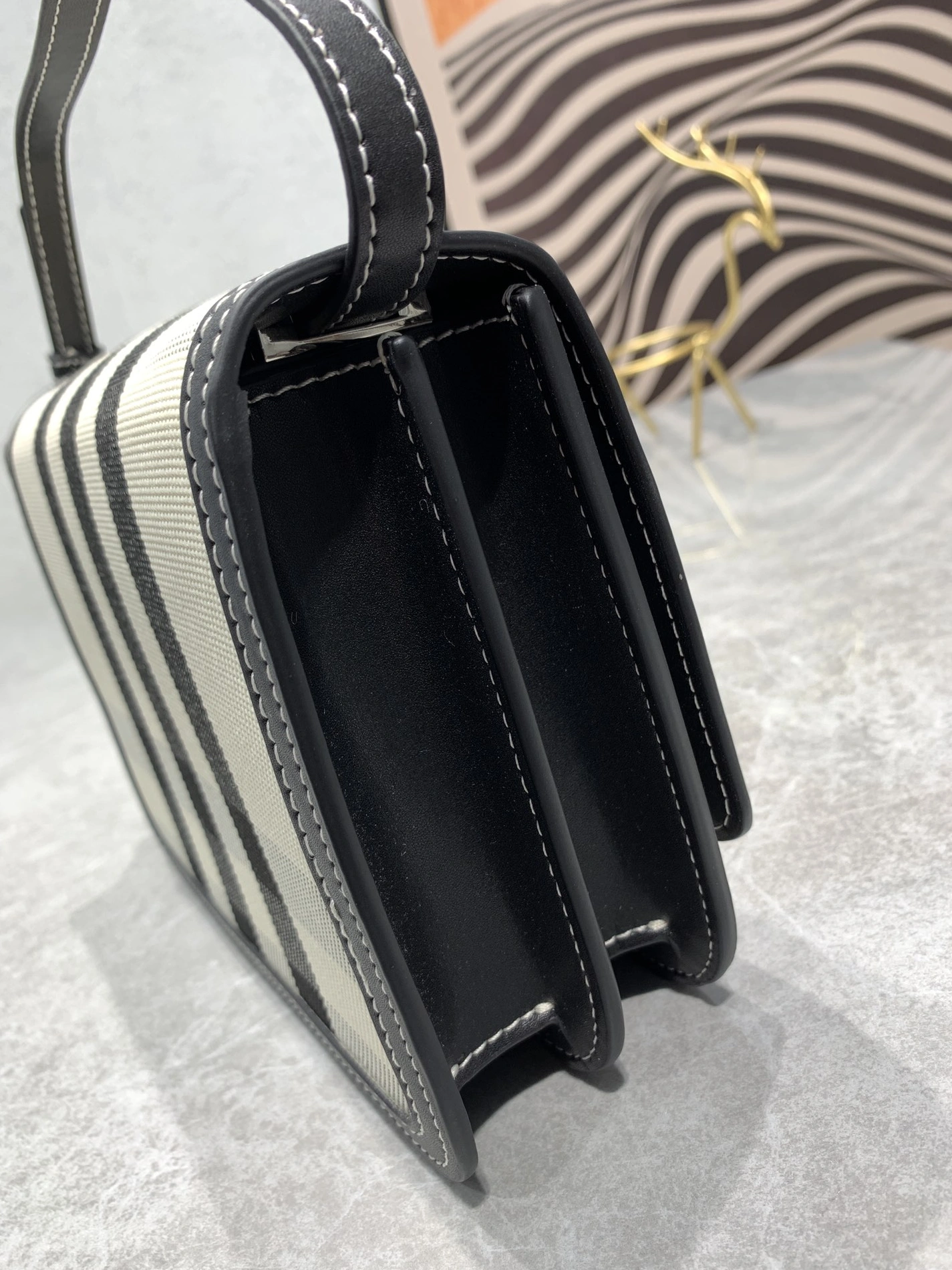 Burberry AAA Quality Messenger Bags For Women Vibrant 9787