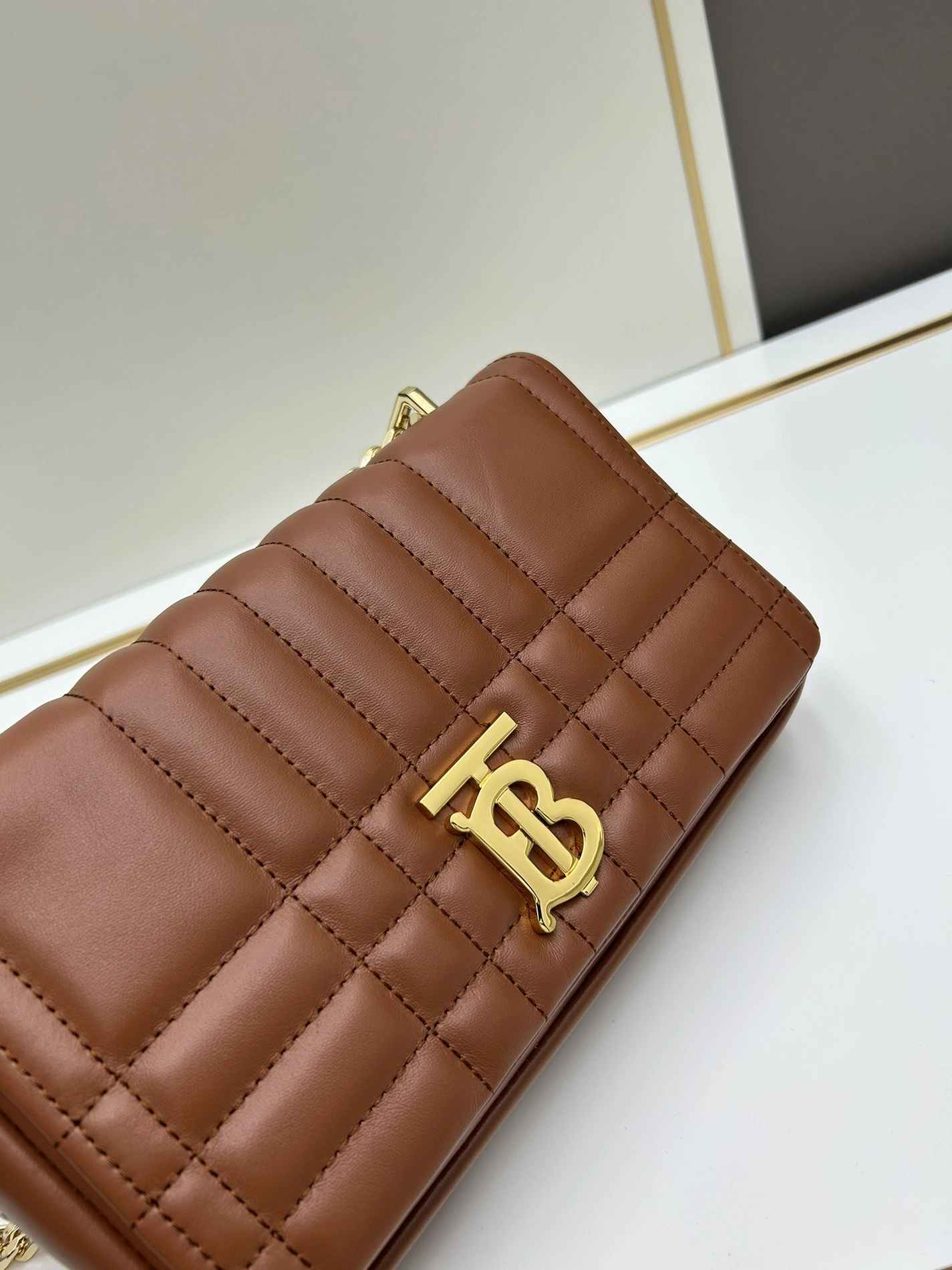 Burberry AAA Quality Messenger Bags For Women WellDesigned 9236