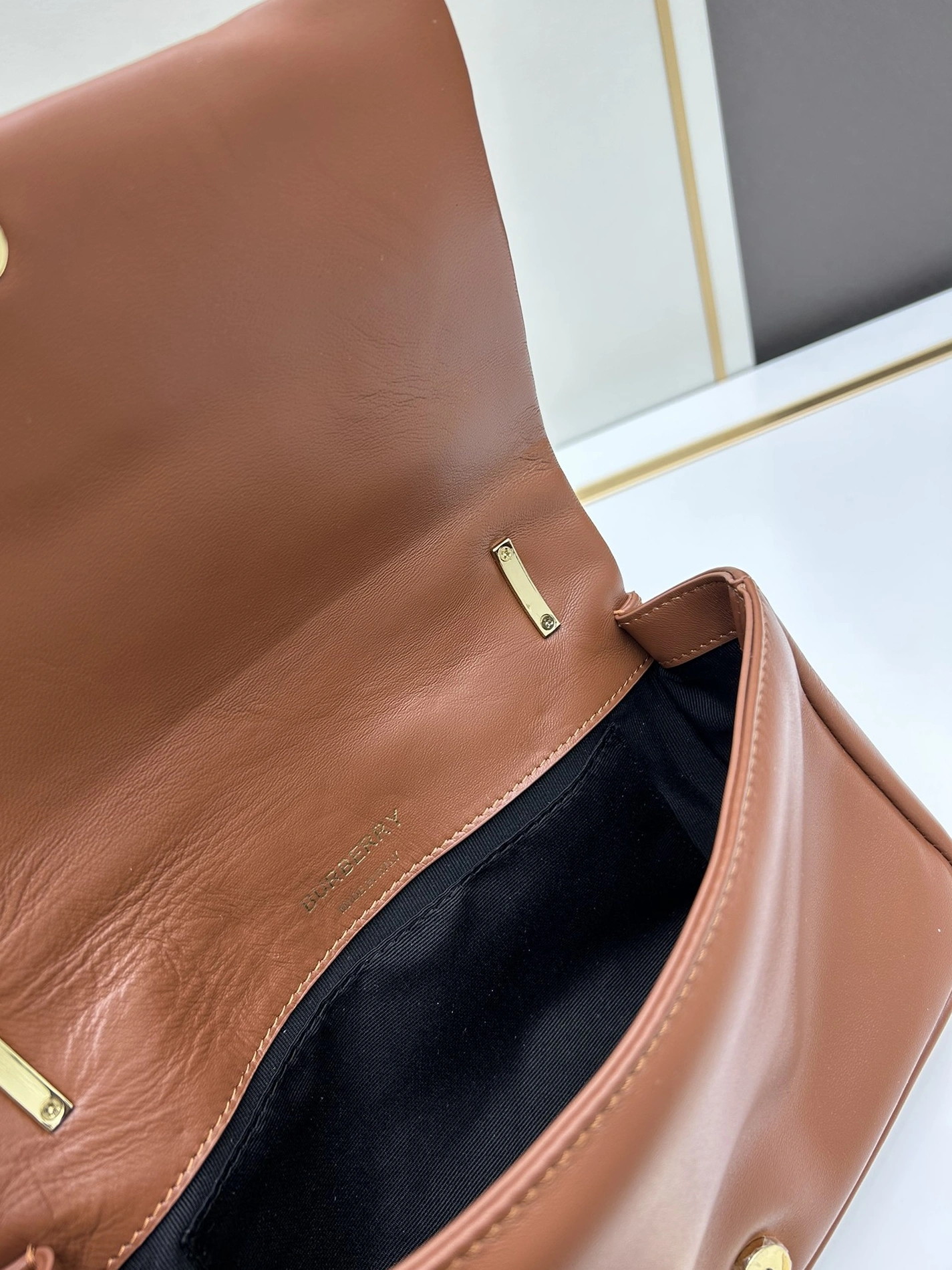 Burberry AAA Quality Messenger Bags For Women WellDesigned 9236