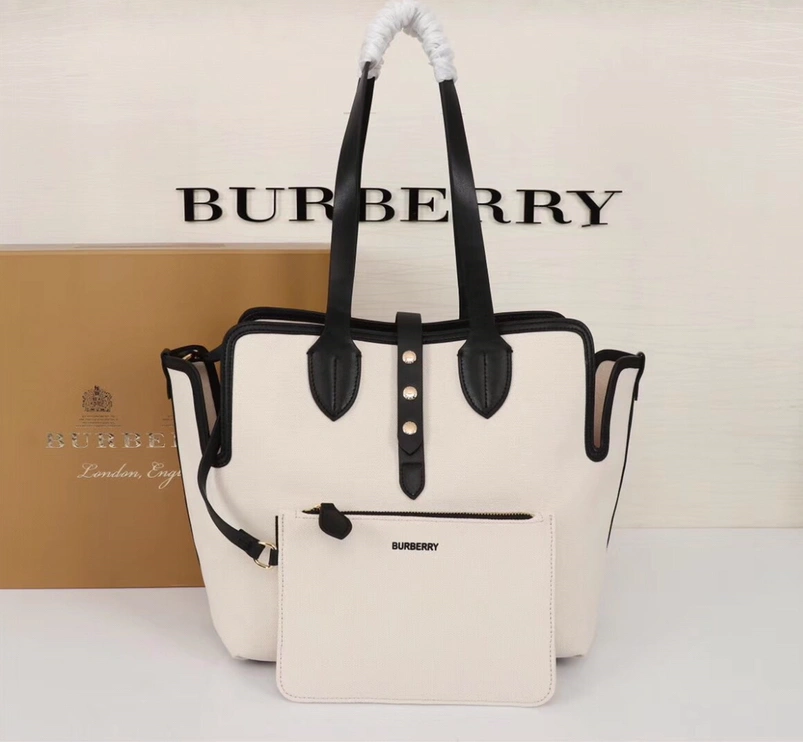 Burberry AAA Quality Shoulder Bags For Women Compact 4720