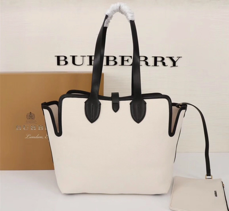 Burberry AAA Quality Shoulder Bags For Women Compact 4720