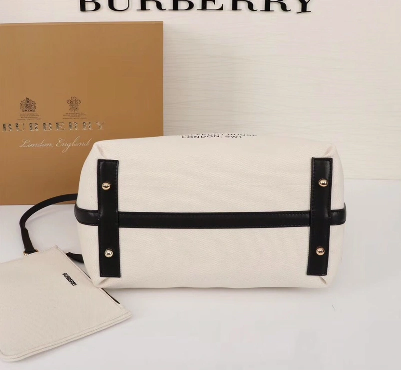 Burberry AAA Quality Shoulder Bags For Women Compact 4720