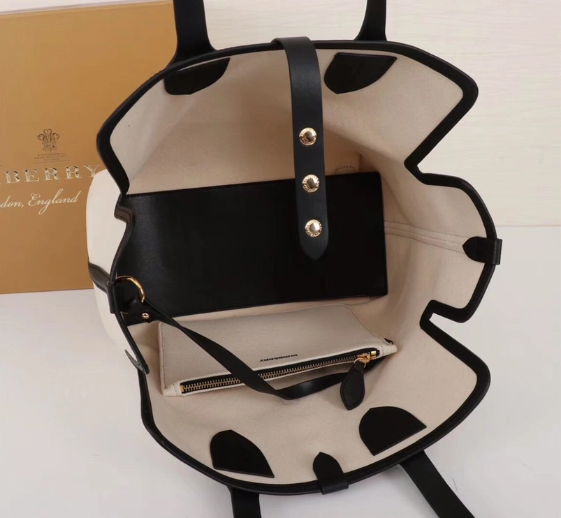 Burberry AAA Quality Shoulder Bags For Women Compact 4720