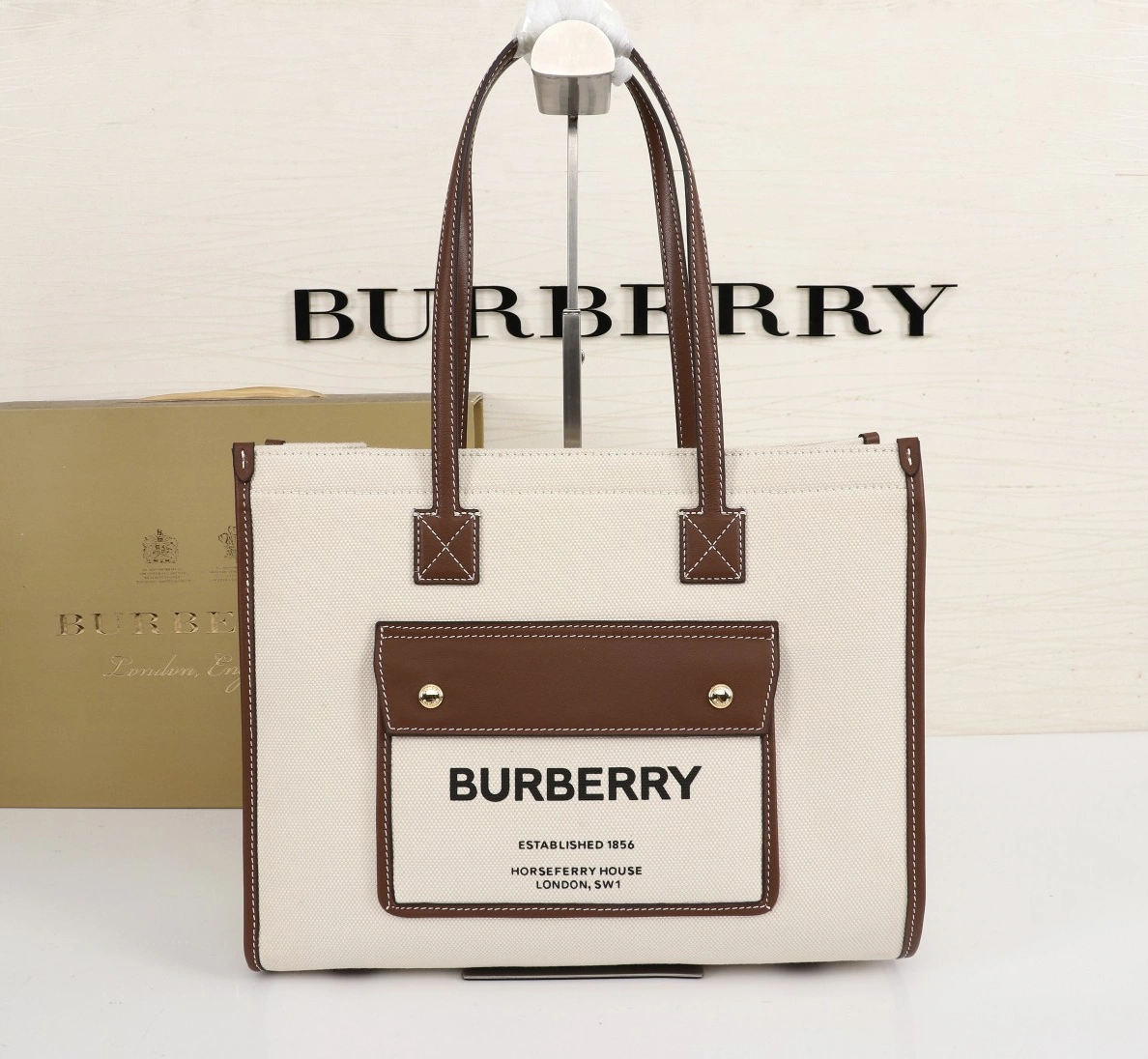 Burberry AAA Quality Shoulder Bags For Women Compact 5396