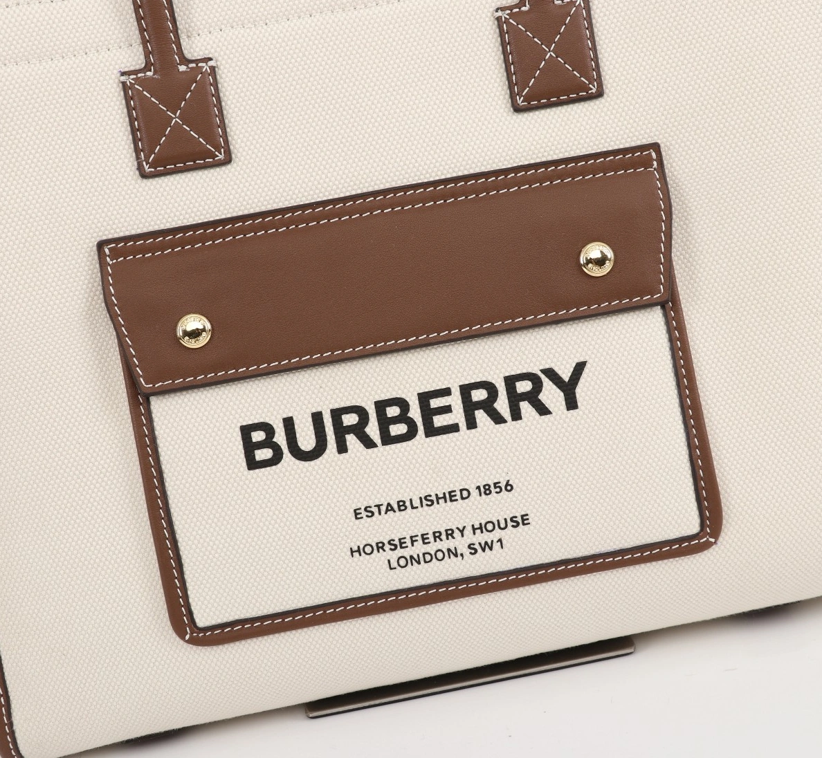 Burberry AAA Quality Shoulder Bags For Women Compact 5396