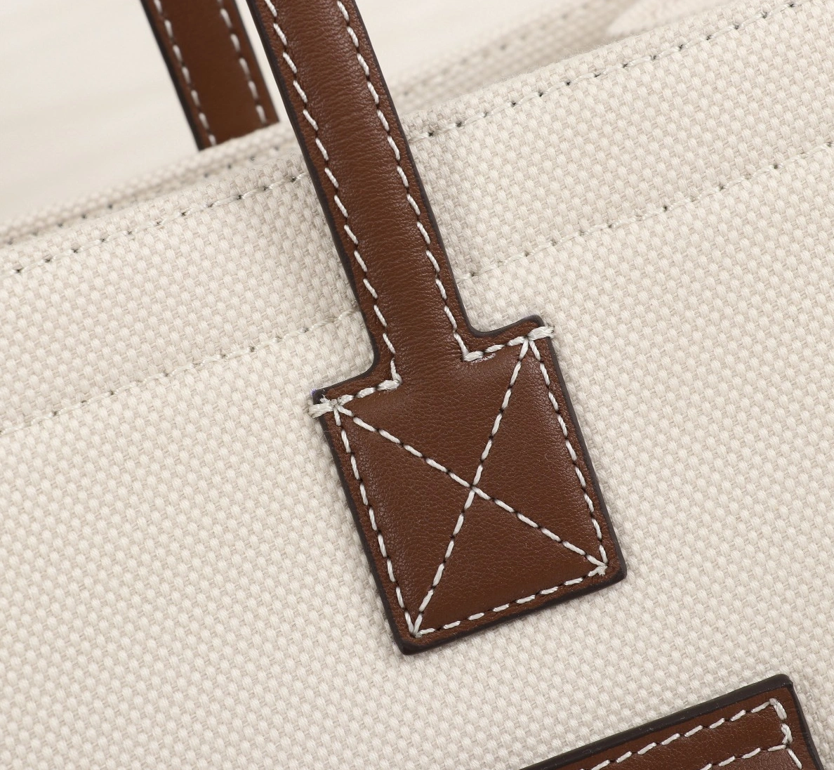 Burberry AAA Quality Shoulder Bags For Women Compact 5396
