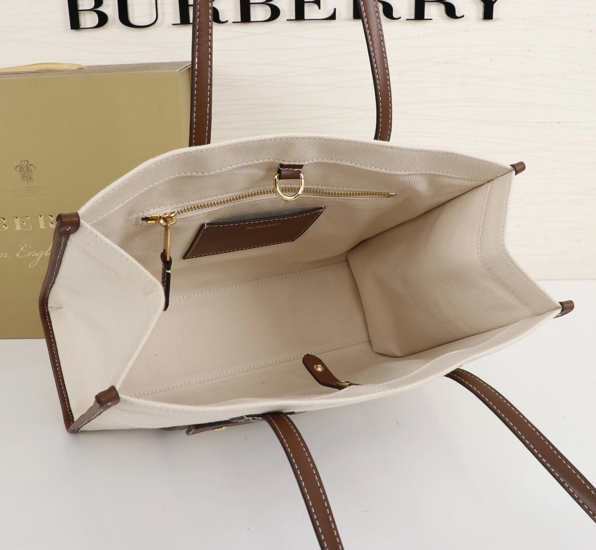 Burberry AAA Quality Shoulder Bags For Women Compact 5396
