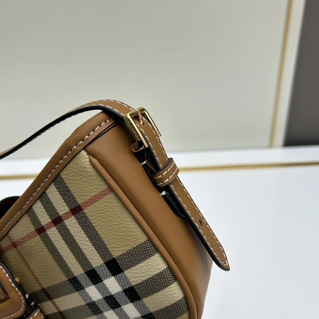 Burberry AAA Quality Shoulder Bags For Women Compact 5420