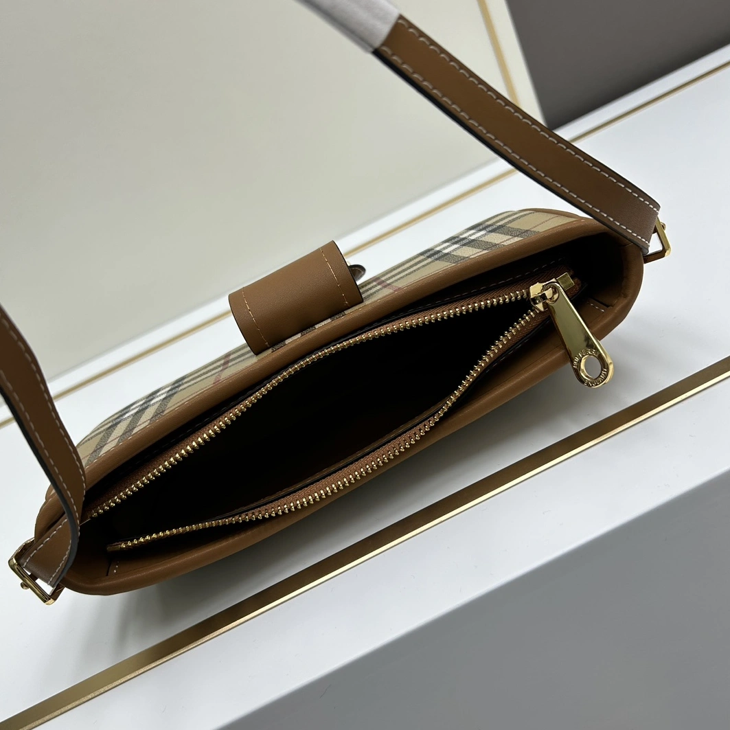 Burberry AAA Quality Shoulder Bags For Women Compact 5420
