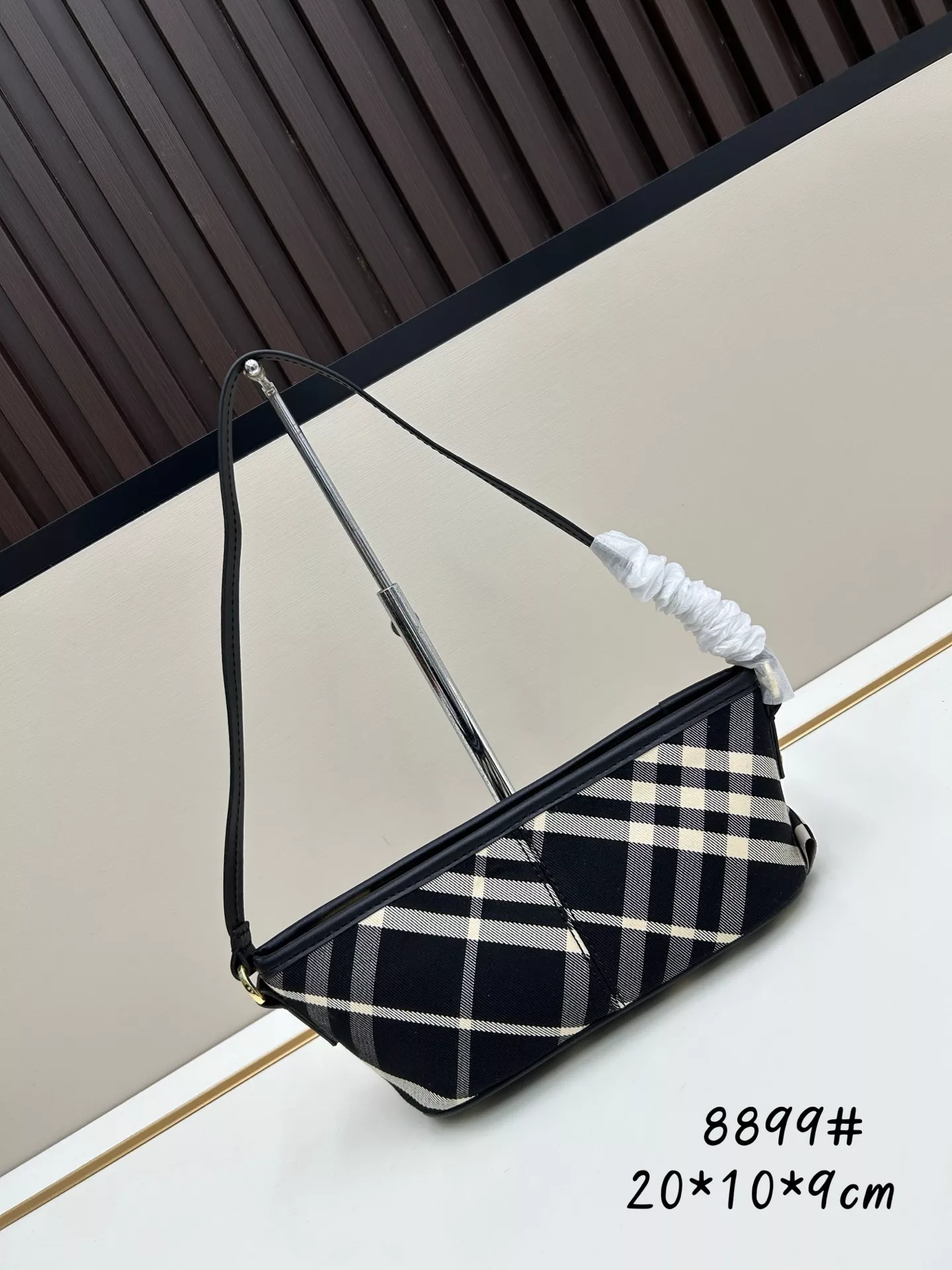 Burberry AAA Quality Shoulder Bags For Women Durable 992