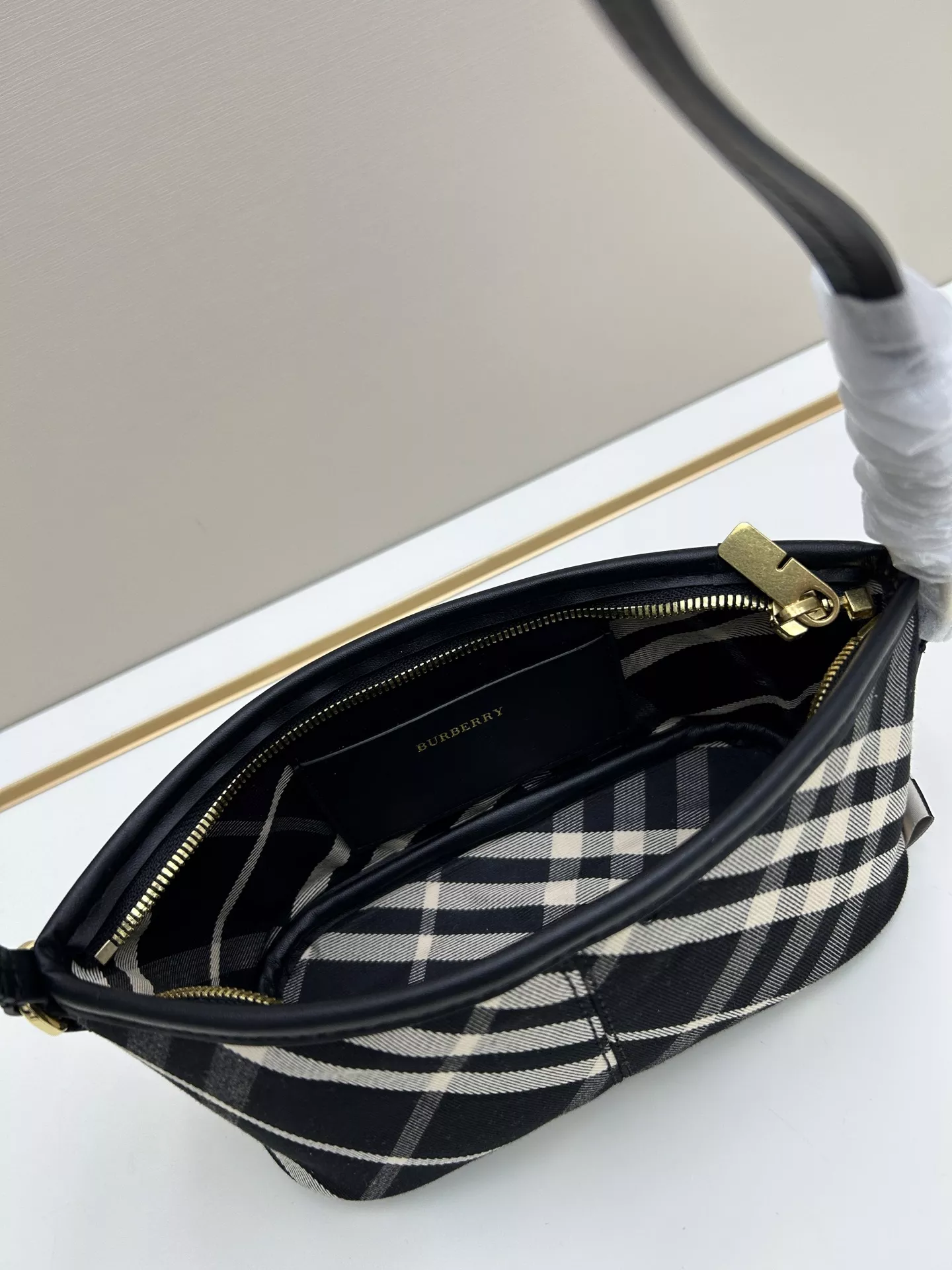 Burberry AAA Quality Shoulder Bags For Women Durable 992