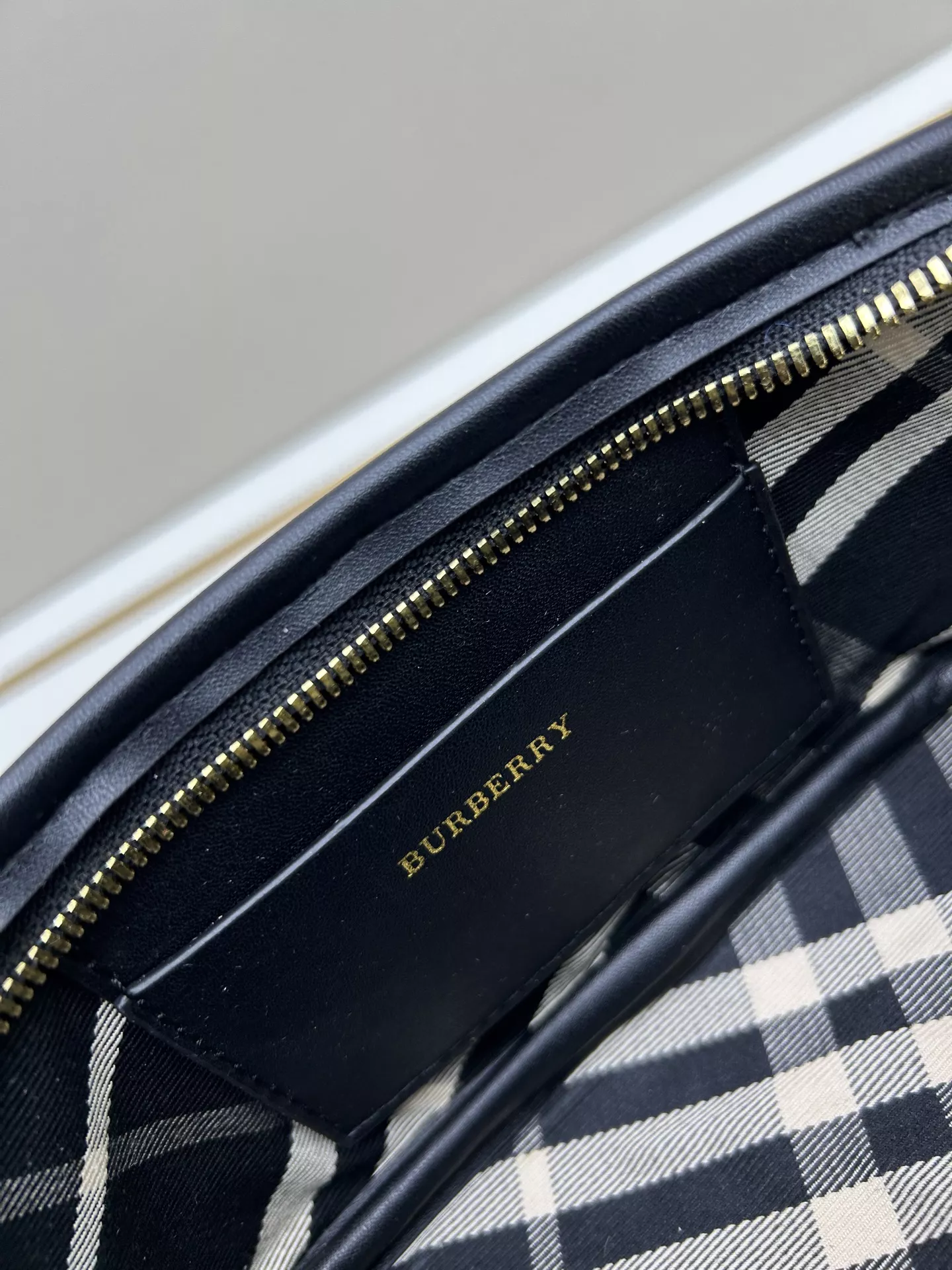 Burberry AAA Quality Shoulder Bags For Women Durable 992
