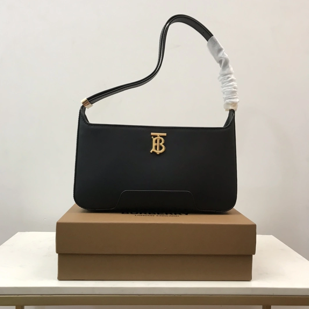 Burberry AAA Quality Shoulder Bags For Women Flexible 8281