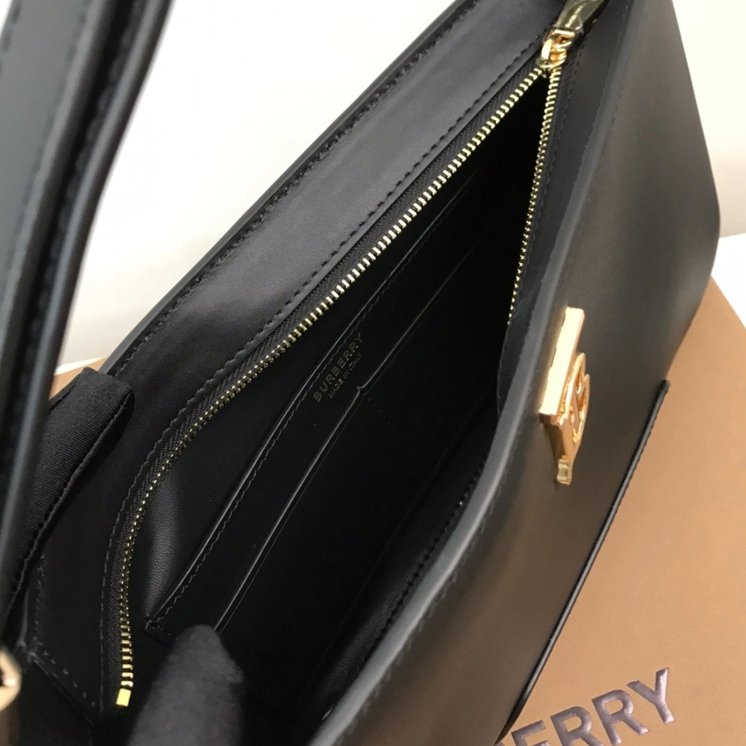 Burberry AAA Quality Shoulder Bags For Women Flexible 8281