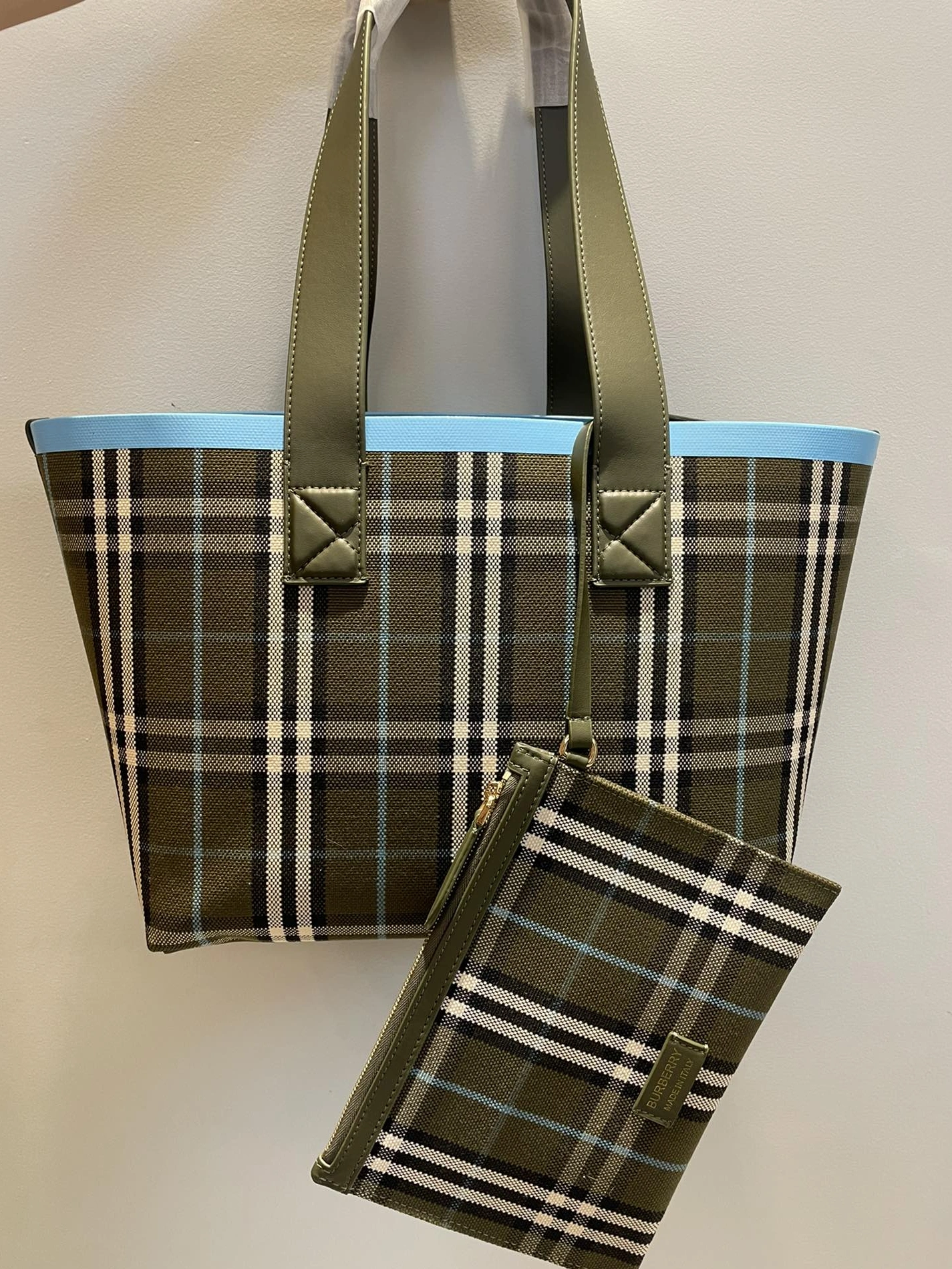 Burberry AAA Quality Shoulder Bags For Women GoAnywhere 532