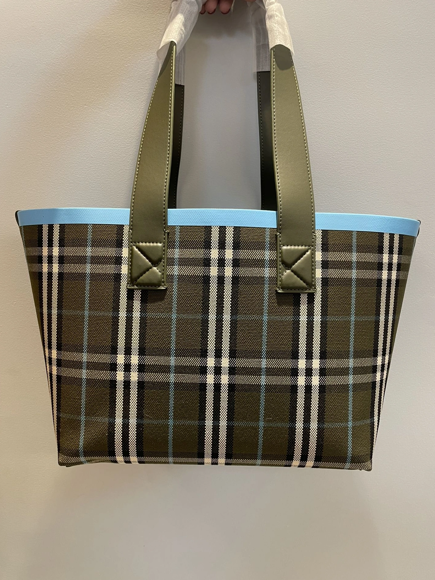 Burberry AAA Quality Shoulder Bags For Women GoAnywhere 532